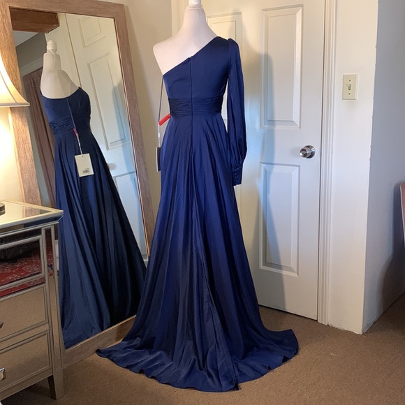 MAC DUGGAL
One Shoulder Bishop Sleeve Flowy Gown - Picture 11 of 15